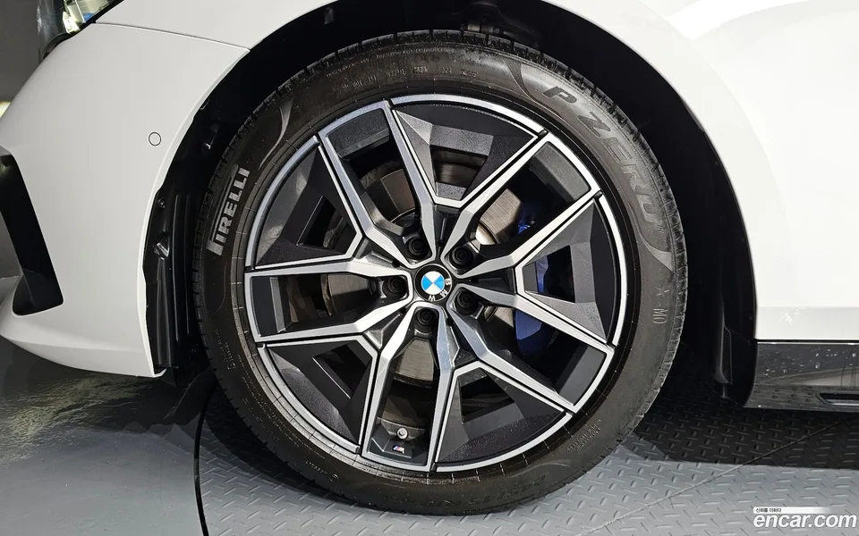 BMW 5 Series 520i M 2025 — миниатюра 2