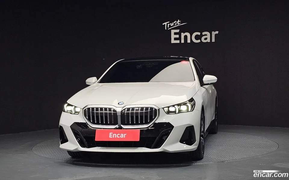 BMW 5 Series 520i M 2025 — миниатюра 3