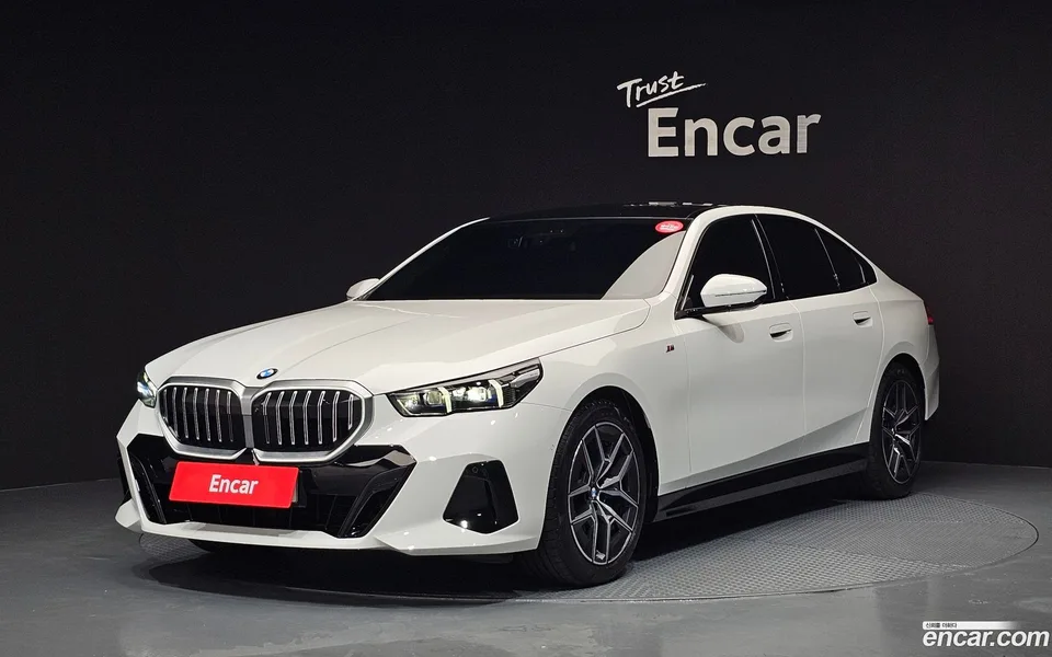 BMW 5 Series 520i M 2025 — фото 1, купить с доставкой в Москву