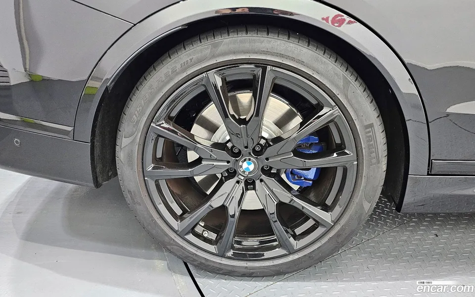 BMW X7 M60i xDrive M 6 2025 — миниатюра 5