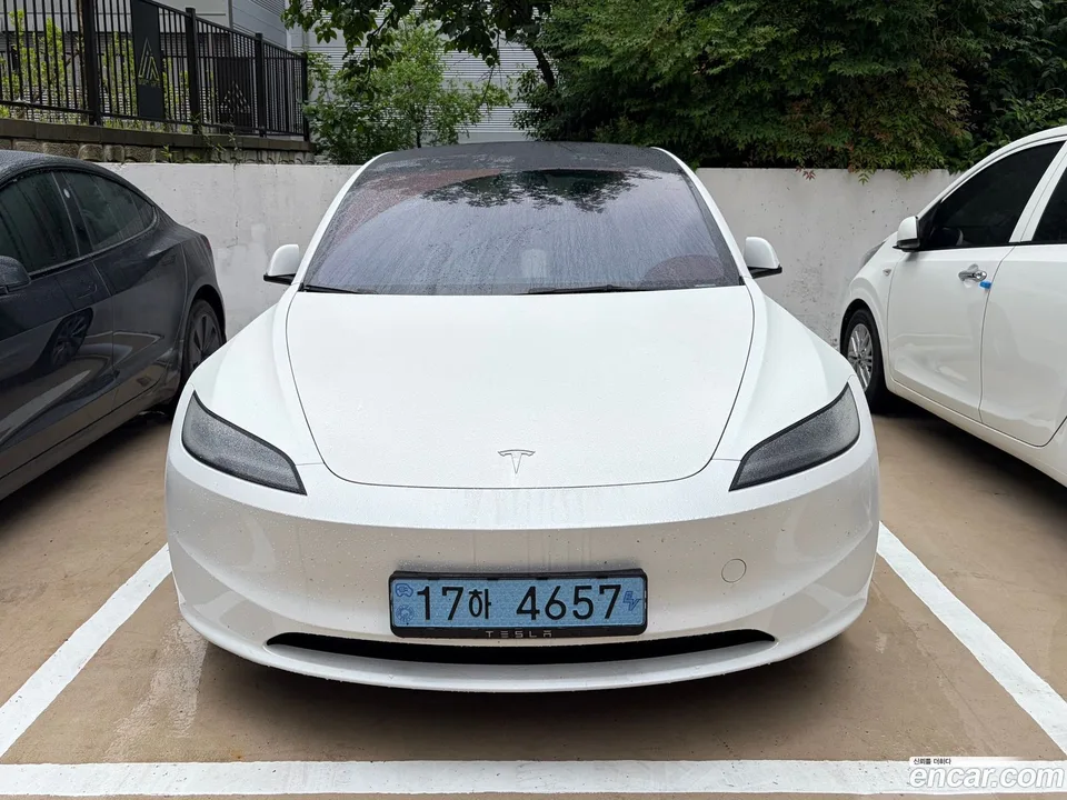 Tesla Model 3 AWD 2024 — photo 1, buy with delivery to Moscow