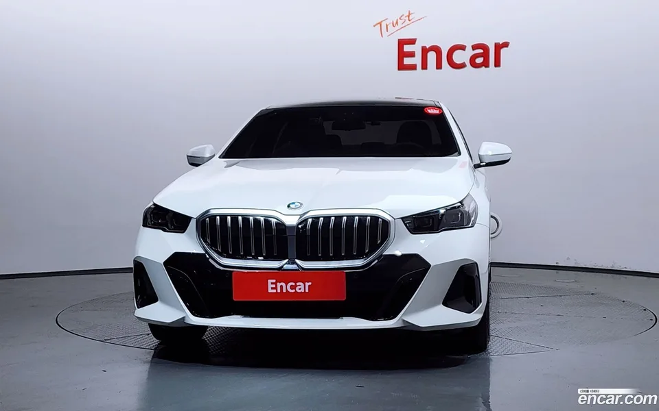 BMW 5 Series 530i xDrive M 2025 — thumbnail 3