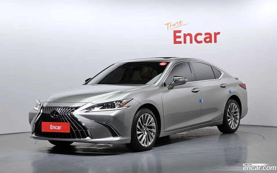 Lexus ES 300h 2023 — photo 1, buy with delivery to Moscow