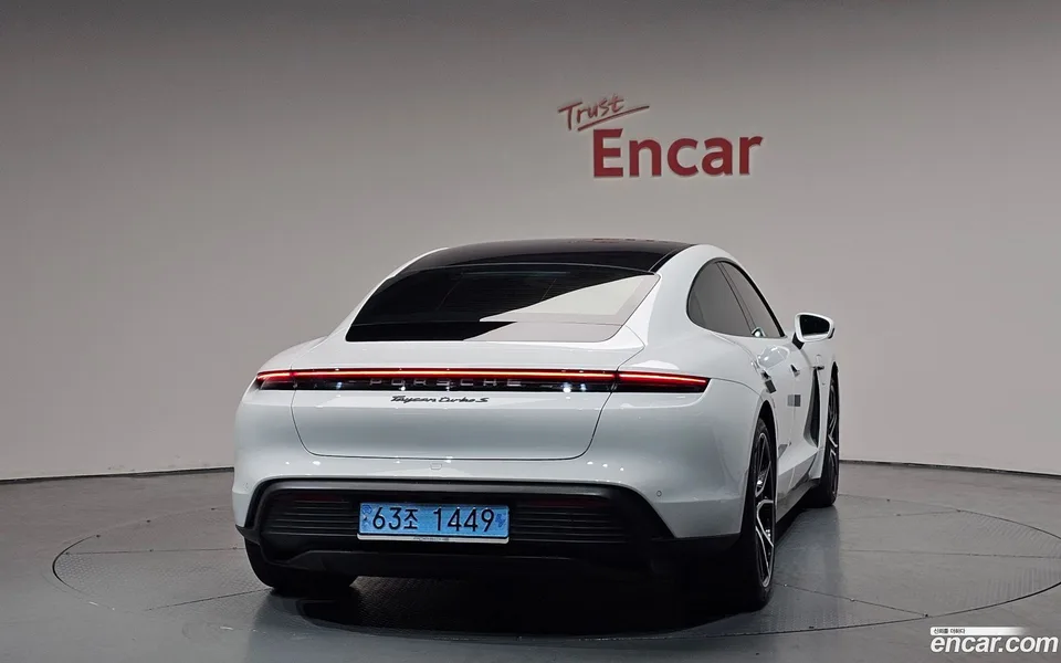 Porsche Taycan 2023 — миниатюра 4