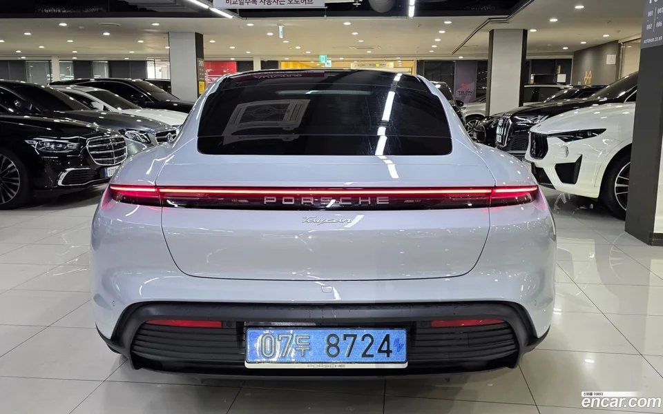 Porsche Taycan 2025 — миниатюра 2