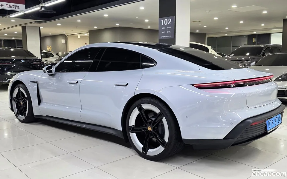 Porsche Taycan 2025 — миниатюра 4