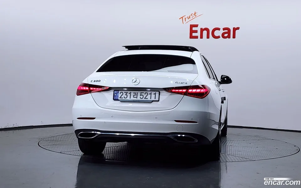 Mercedes-Benz C-Class C300 4MATIC 2023 — thumbnail 4