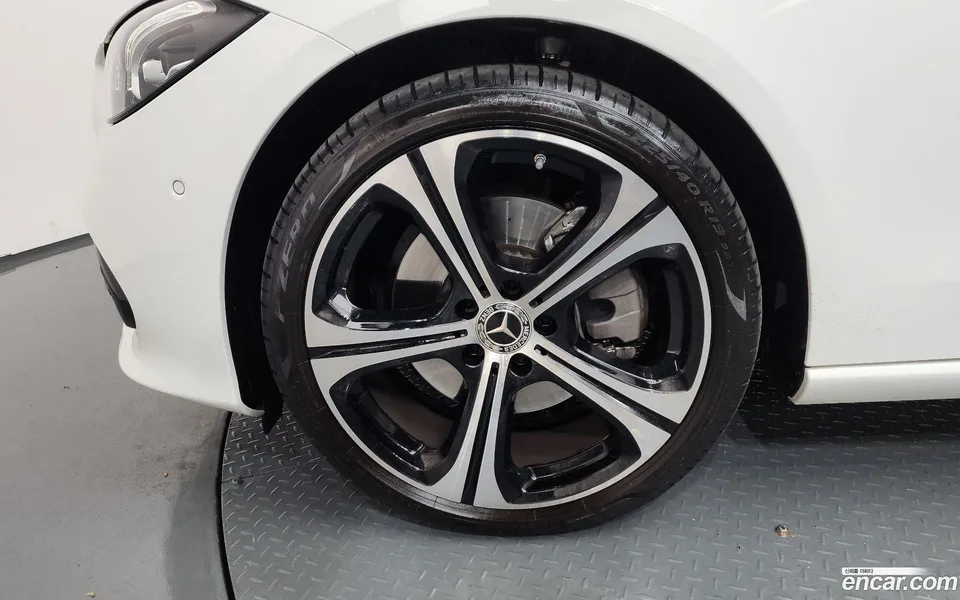 Mercedes-Benz C-Class C300 4MATIC 2023 — thumbnail 5