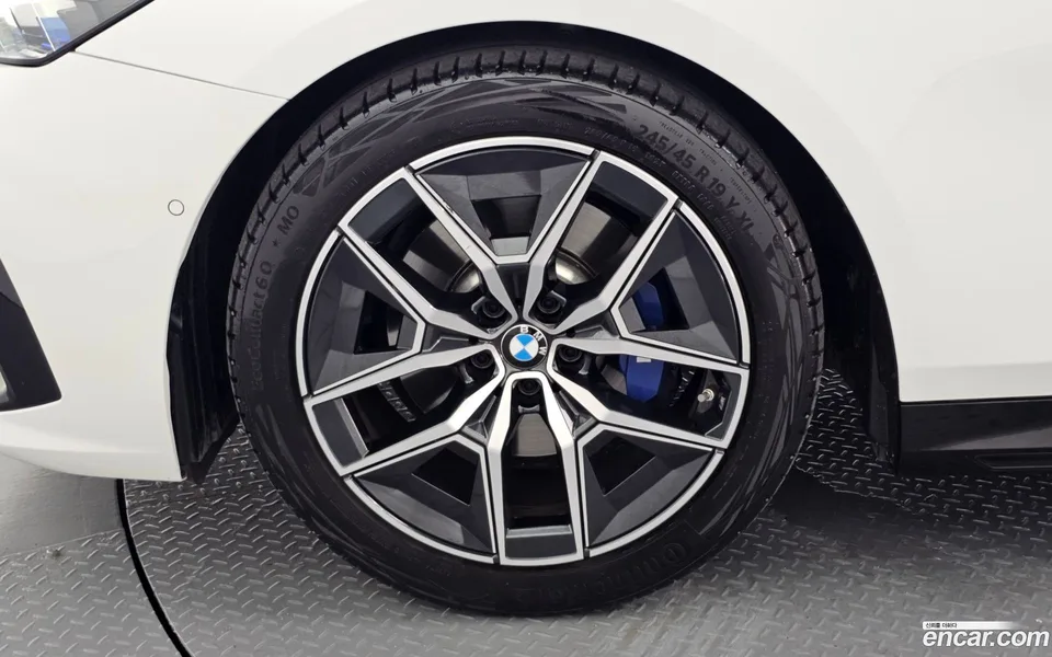 BMW 5 Series 520i M 2024 — thumbnail 2
