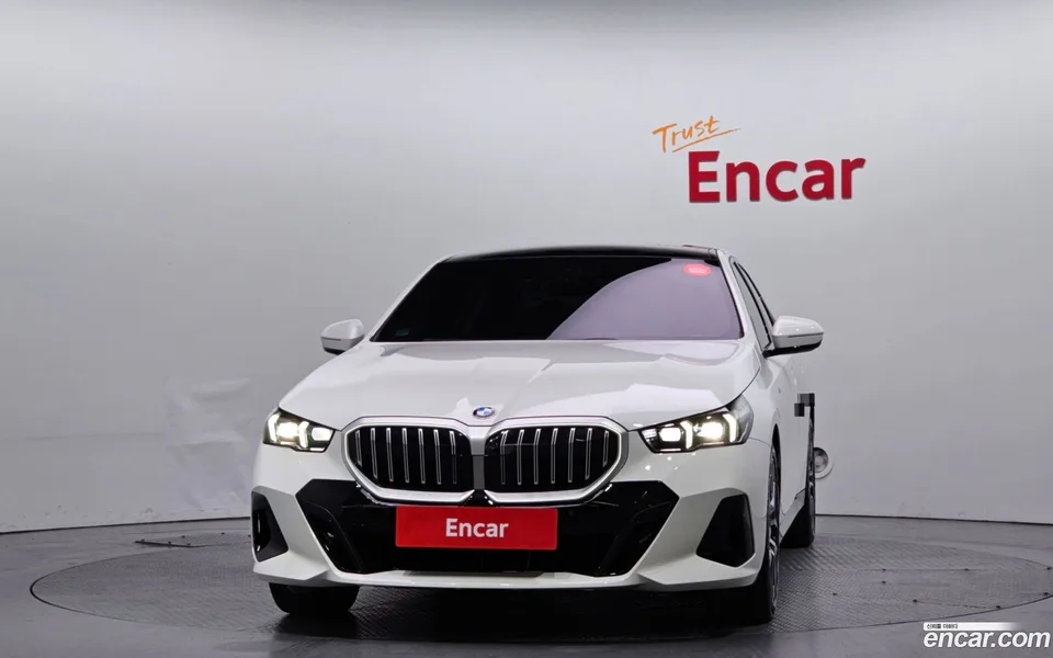 BMW 5 Series 520i M 2024 — thumbnail 3
