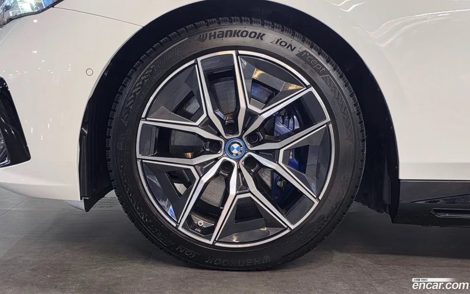 BMW i5 eDrive 40 M 2025 — thumbnail 5