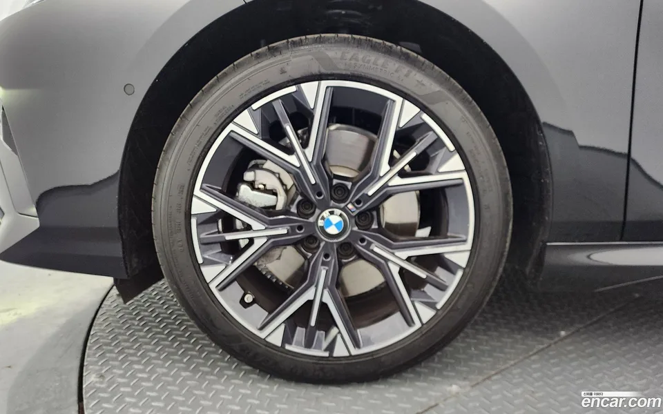 BMW 1 Series 120 M 2026 — thumbnail 2