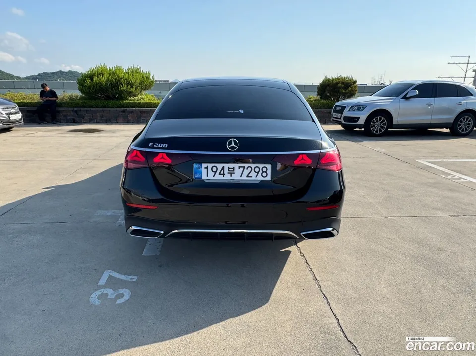 Mercedes-Benz E-Class E200 AMG Line 2026 — thumbnail 4