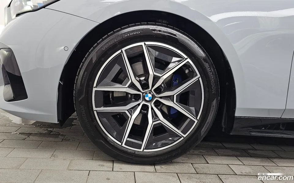 BMW 5 Series 520i M 2024 — thumbnail 2