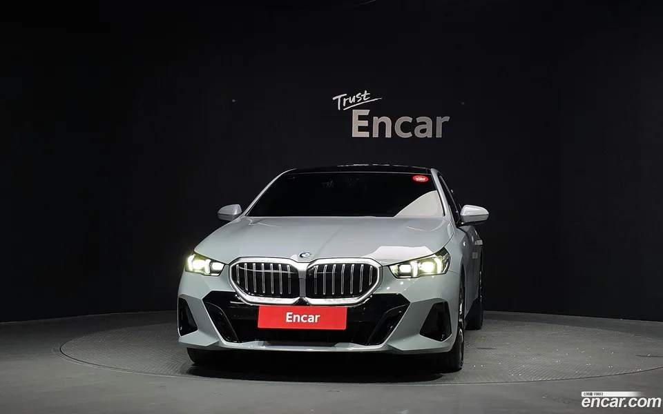 BMW 5 Series 520i M 2024 — thumbnail 3
