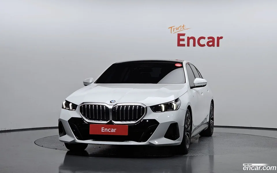 BMW 5 Series 520i M 2025 — thumbnail 3