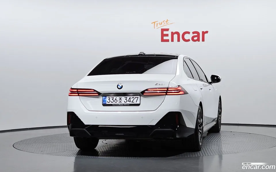 BMW 5 Series 520i M 2025 — thumbnail 4