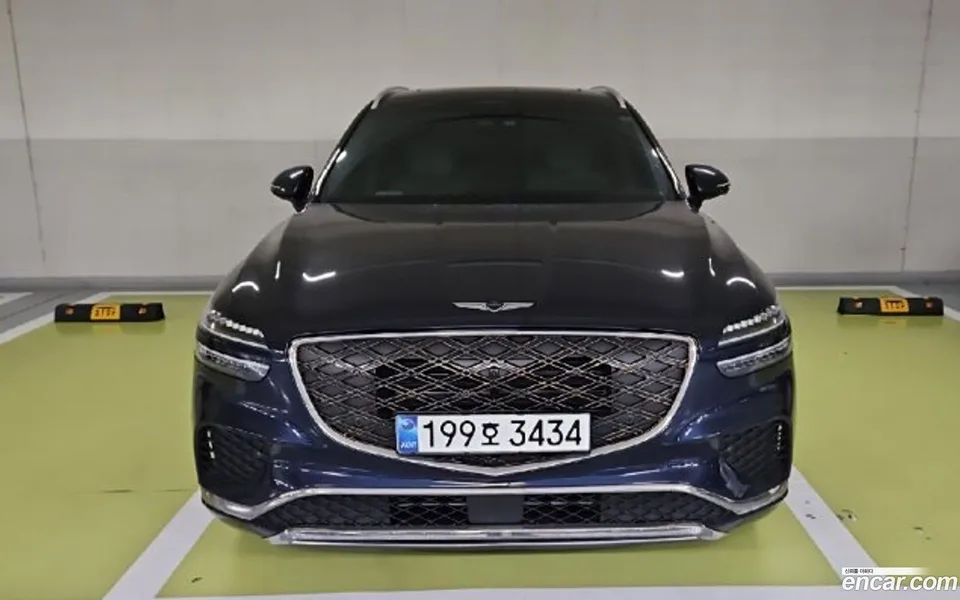 Genesis GV70 2.5T 2WD 2024 — photo 1, buy with delivery to Moscow