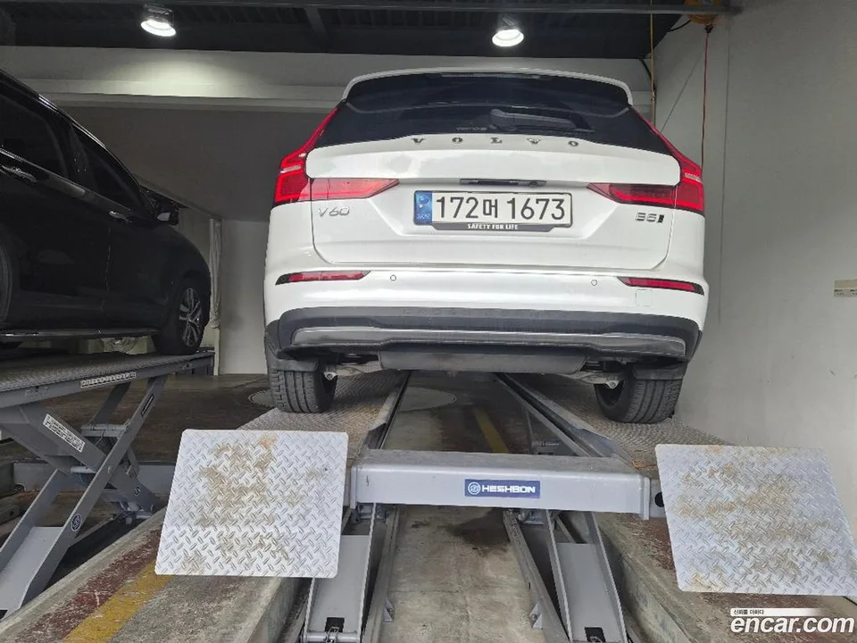 Volvo V60 Cross Country B5 AWD 2023 — thumbnail 2