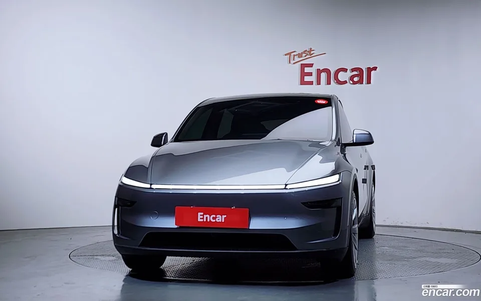 Tesla Model Y AWD 2025 — thumbnail 3