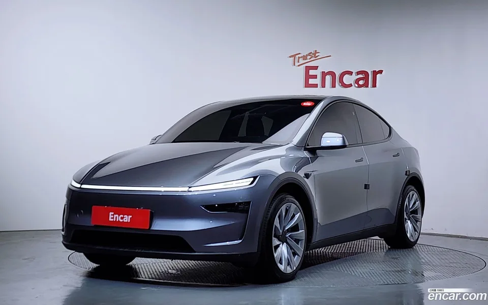 Tesla Model Y AWD 2025 — photo 1, buy with delivery to Moscow