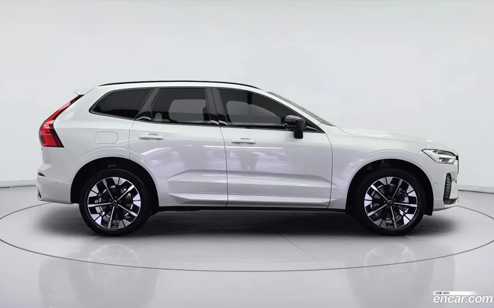 Volvo XC60 B5 2026 — thumbnail 3