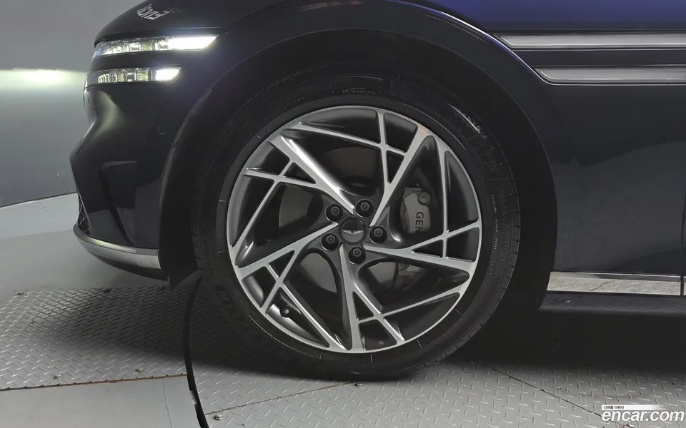 Genesis G90 3.5 AWD 2023 — thumbnail 2