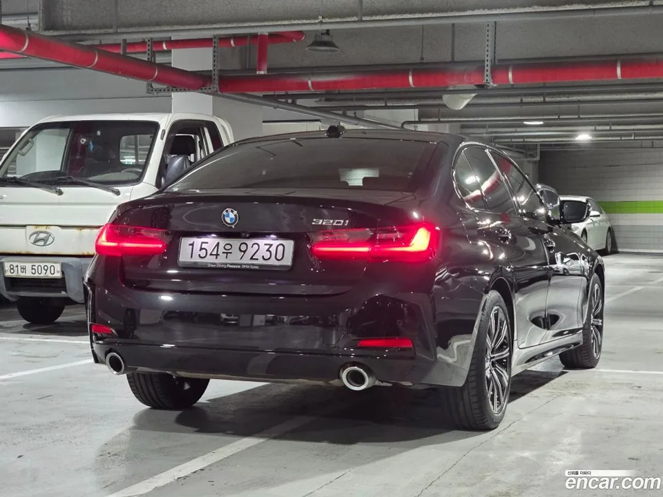 BMW 3 Series 320i 2025 — thumbnail 4