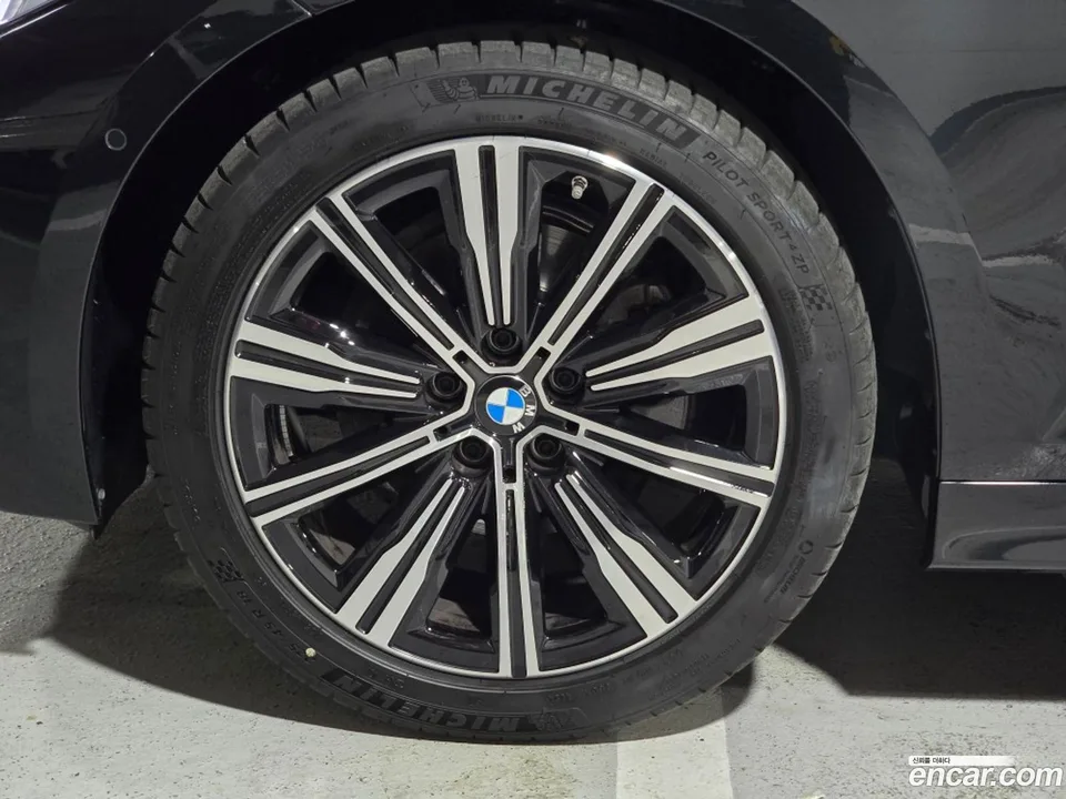 BMW 3 Series 320i 2025 — thumbnail 5