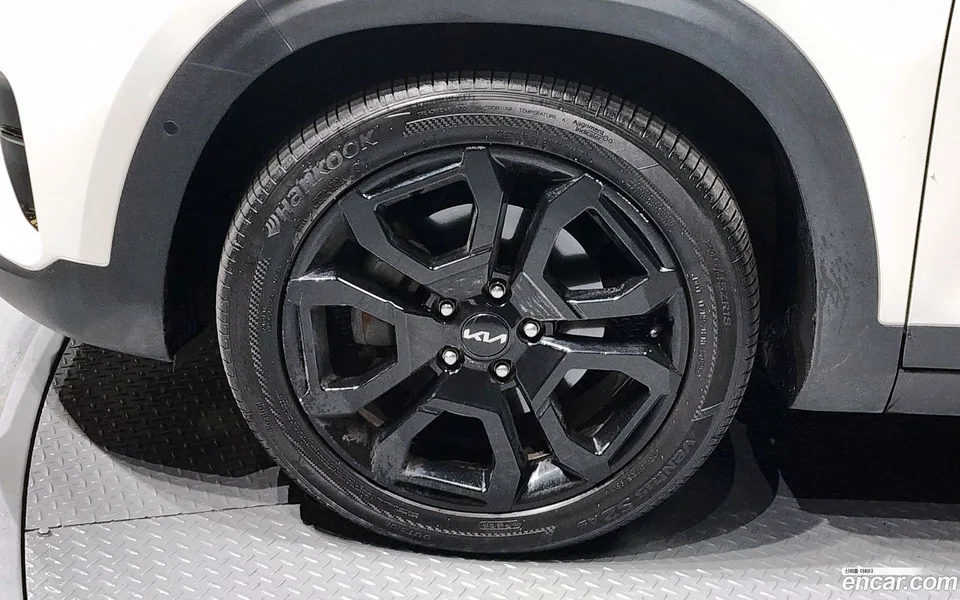 Kia Seltos 1.6 2WD 2023 — thumbnail 2