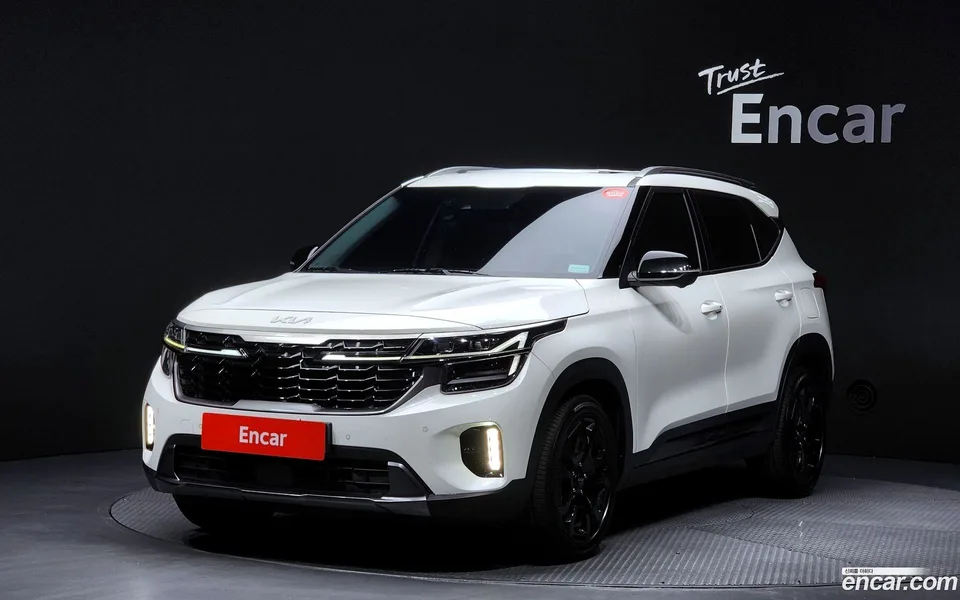 Kia Seltos 1.6 2WD 2023 — photo 1, buy with delivery to Moscow