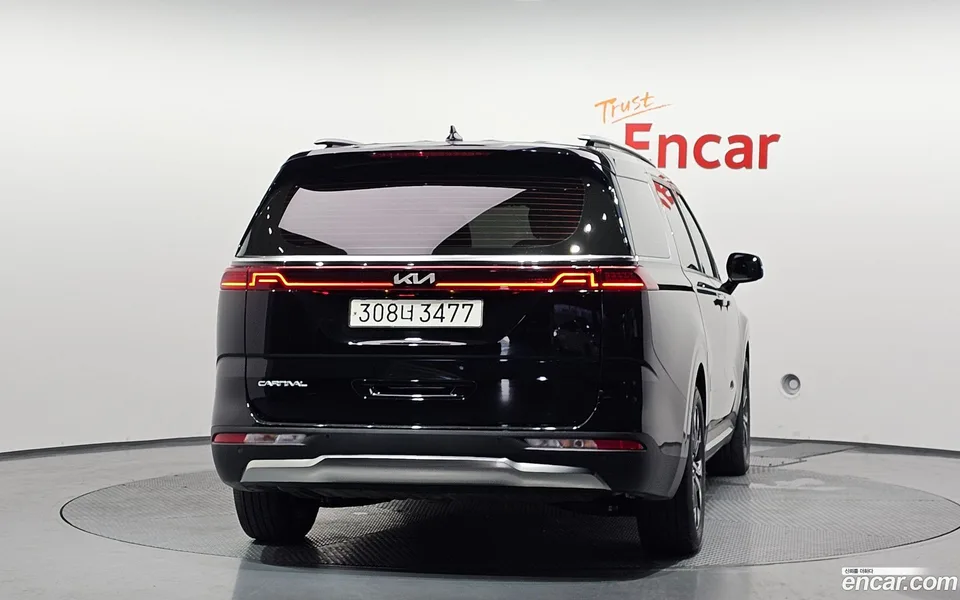 Kia Carnival 9 2023 — thumbnail 4