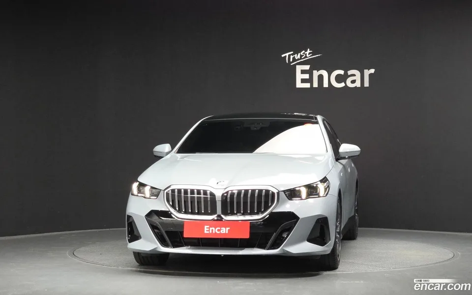BMW 5 Series 520i M 2024 — thumbnail 3