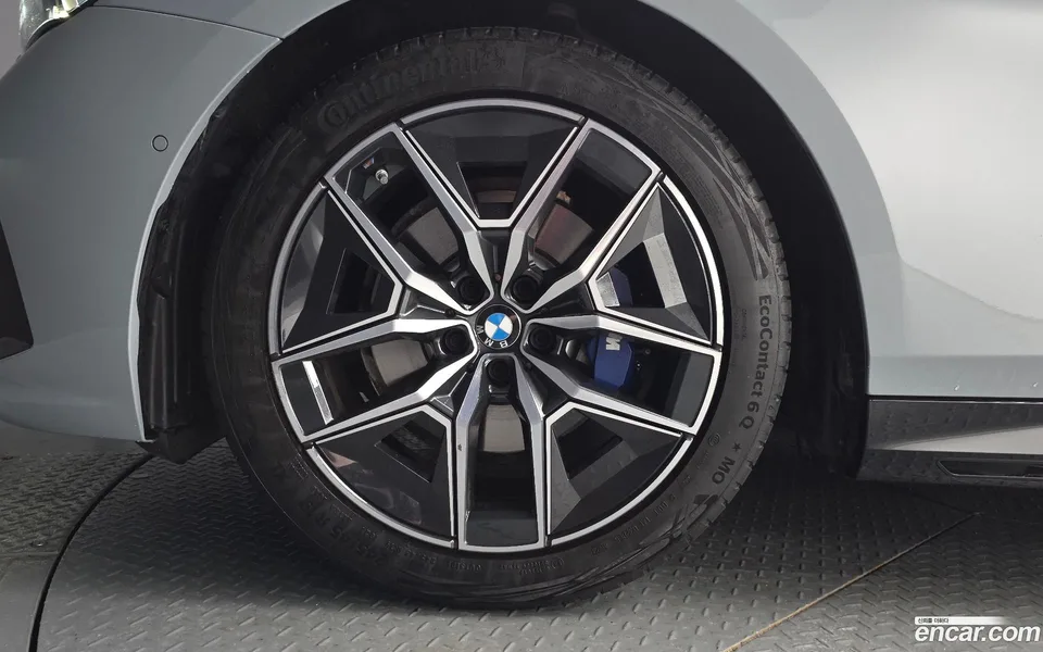 BMW 5 Series 520i M 2024 — thumbnail 5