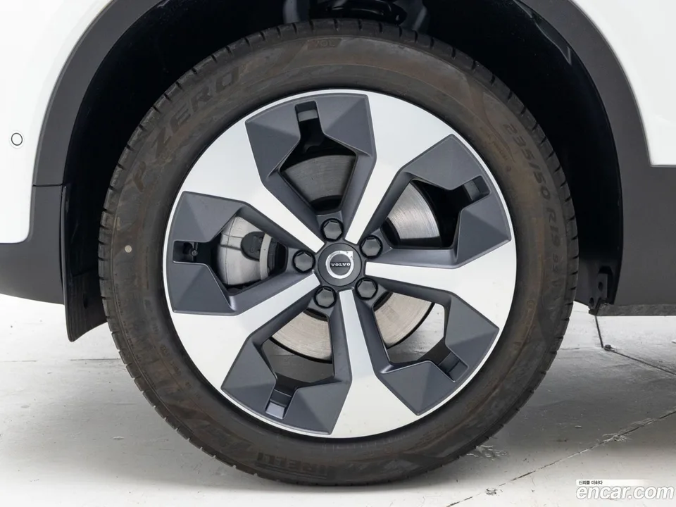 Volvo XC40 B4 2026 — thumbnail 2