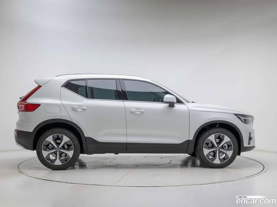 Volvo XC40 B4 2026 — thumbnail 3