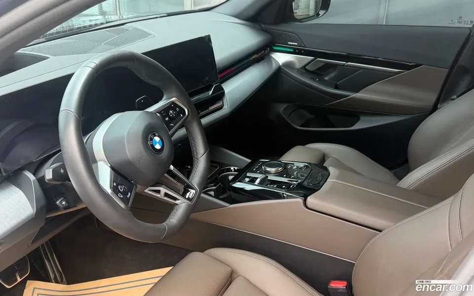 BMW 5 Series 520i M 2024 — thumbnail 2