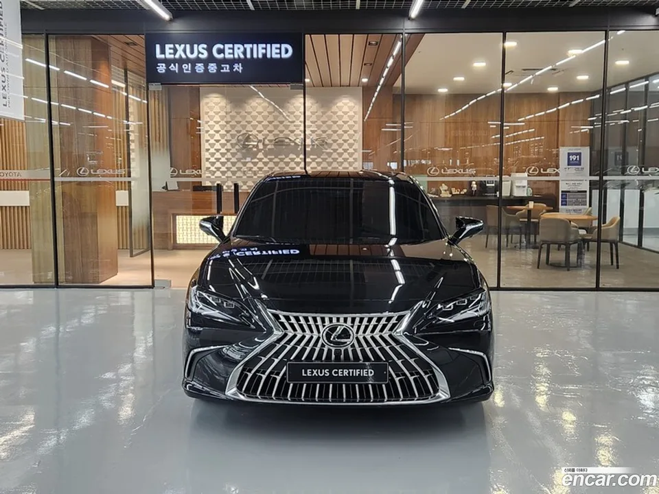 Lexus ES 300h 2025 — thumbnail 3
