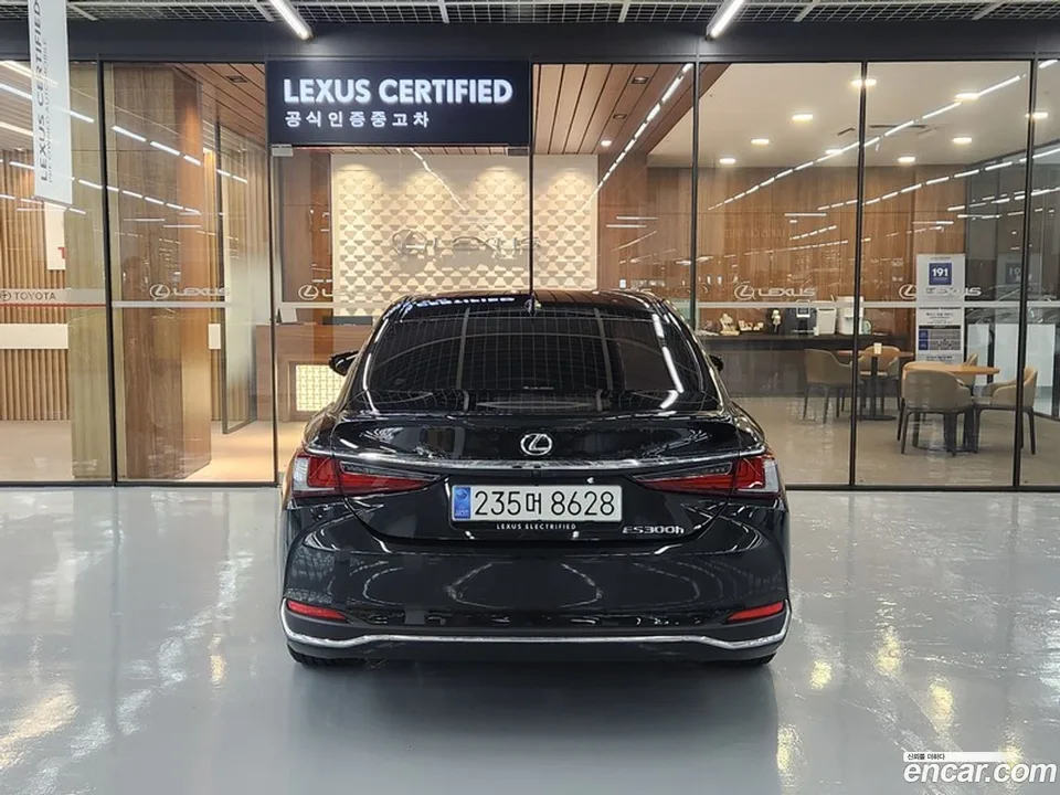 Lexus ES 300h 2025 — thumbnail 4