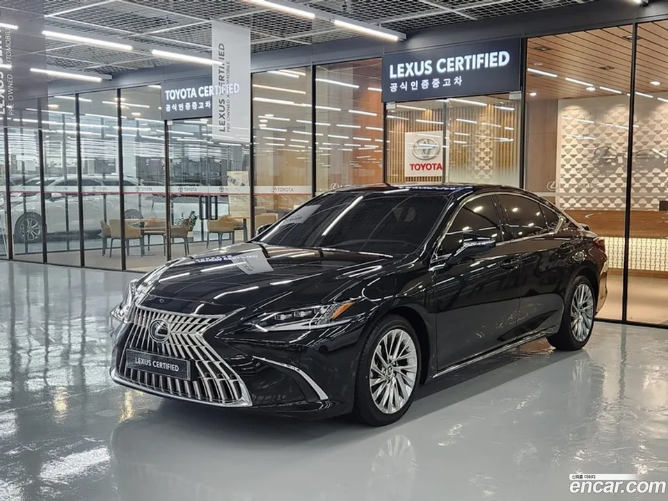 Lexus ES 300h 2025 — photo 1, buy with delivery to Moscow