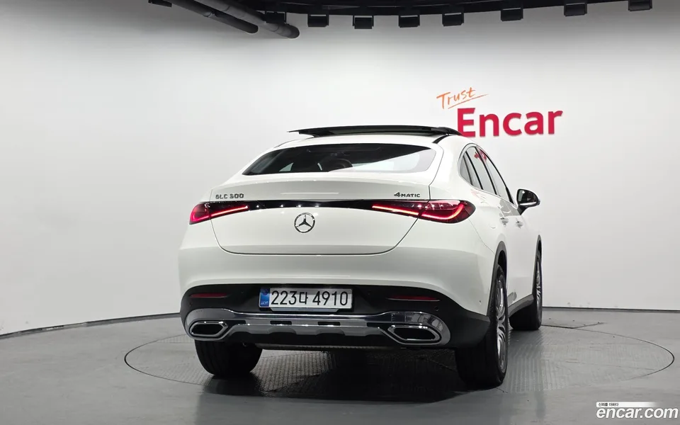 Mercedes-Benz GLC-Class GLC300 4MATIC 2025 — thumbnail 4