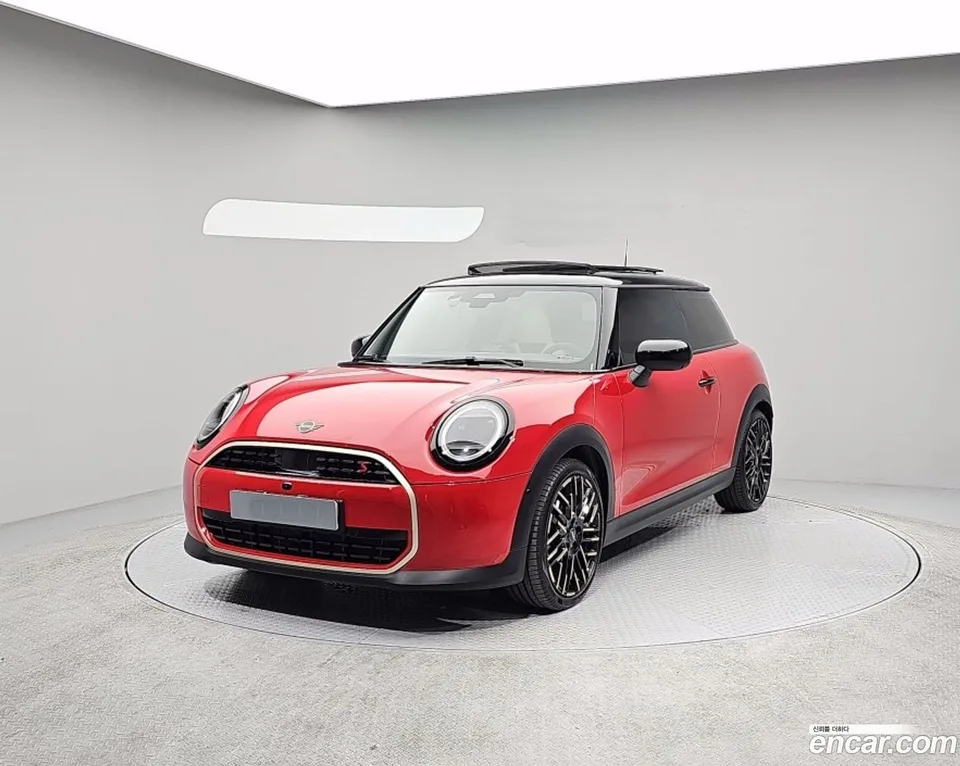MINI Cooper S 2025 — фото 1, купить с доставкой в Москву