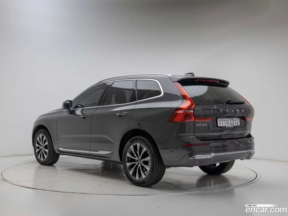 Volvo XC60 B5 2025 — thumbnail 4