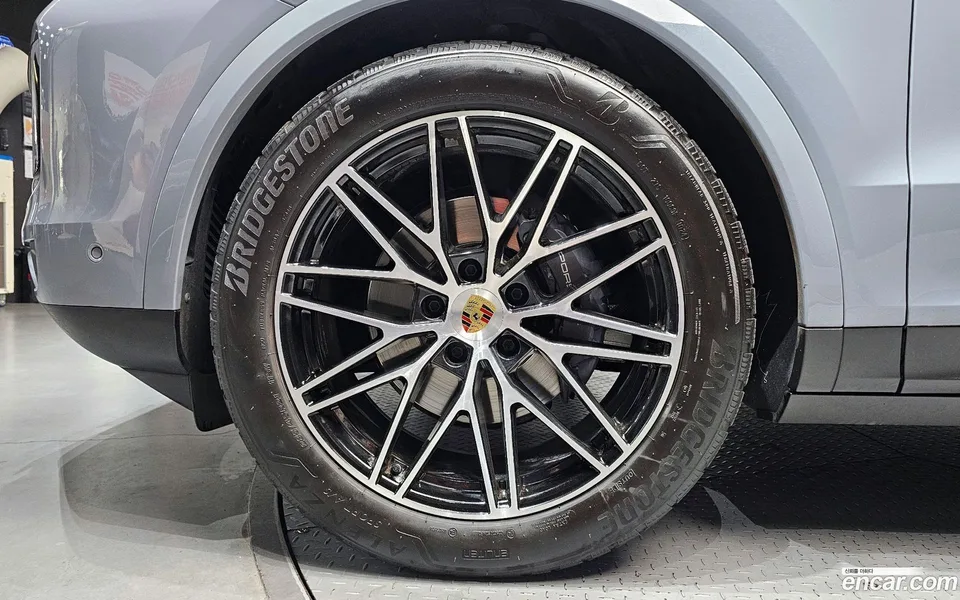 Porsche Cayenne 3.0 2024 — thumbnail 2
