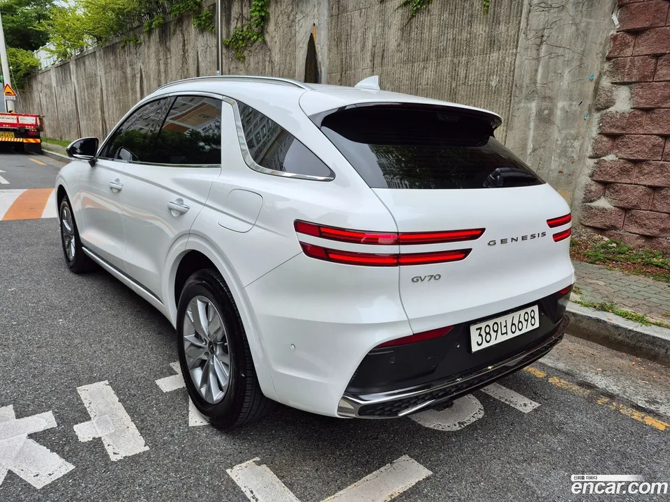 Genesis GV70 2.5T 2WD 2025 — thumbnail 2