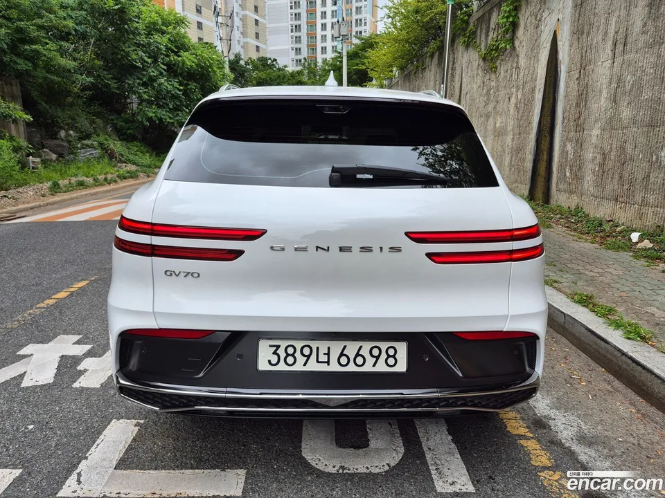 Genesis GV70 2.5T 2WD 2025 — thumbnail 4