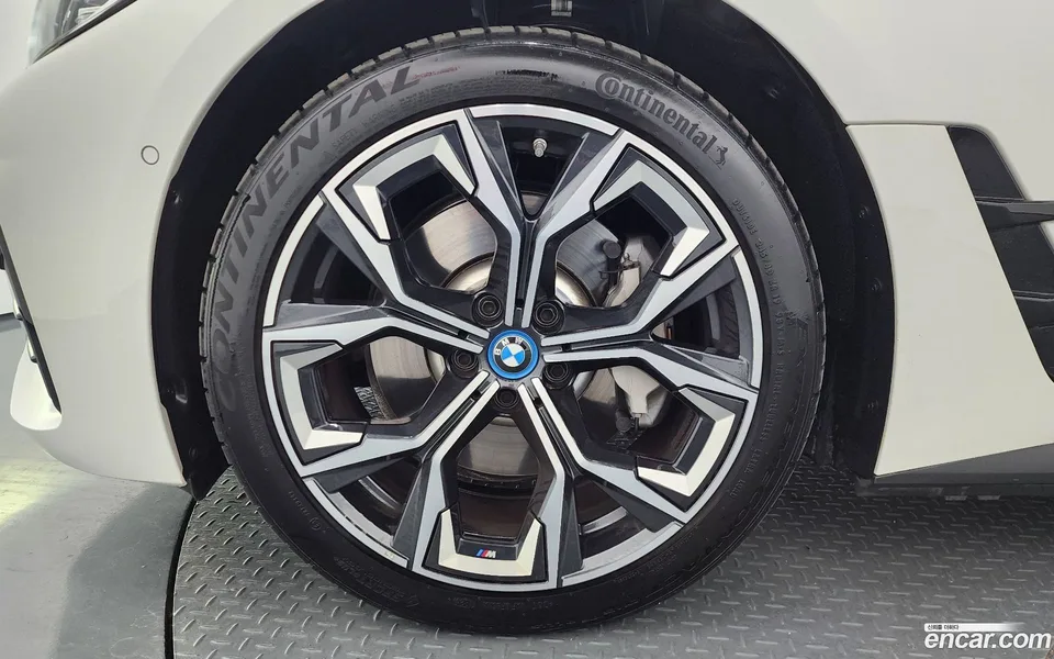 BMW i4 eDrive40 M 2022 — миниатюра 2