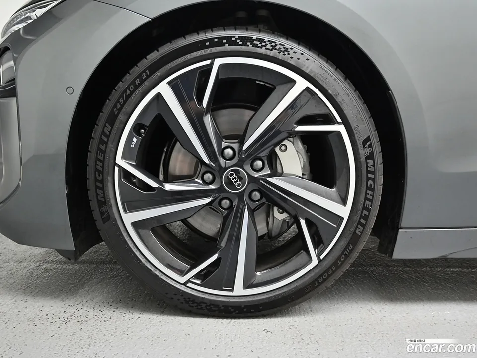 Audi A6 e- S Line 2025 — thumbnail 5