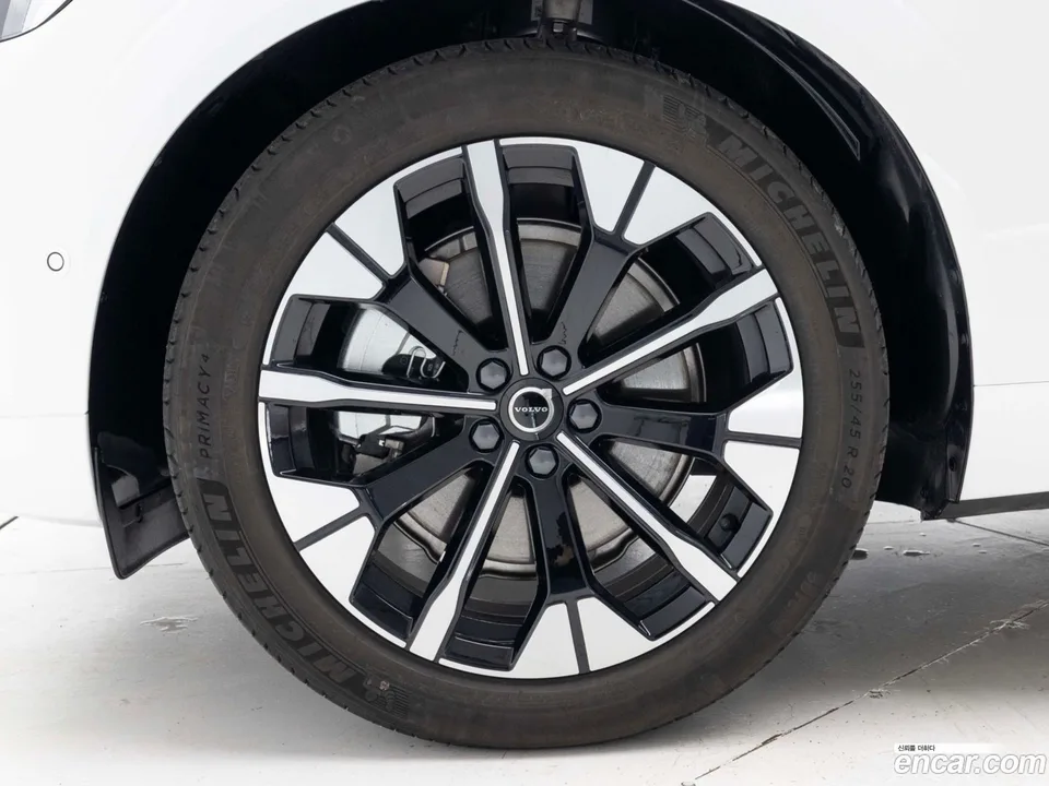 Volvo XC60 T8 2025 — thumbnail 2