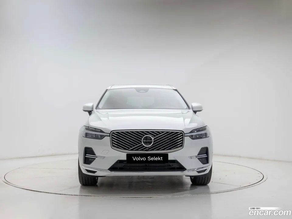 Volvo XC60 T8 2025 — thumbnail 3